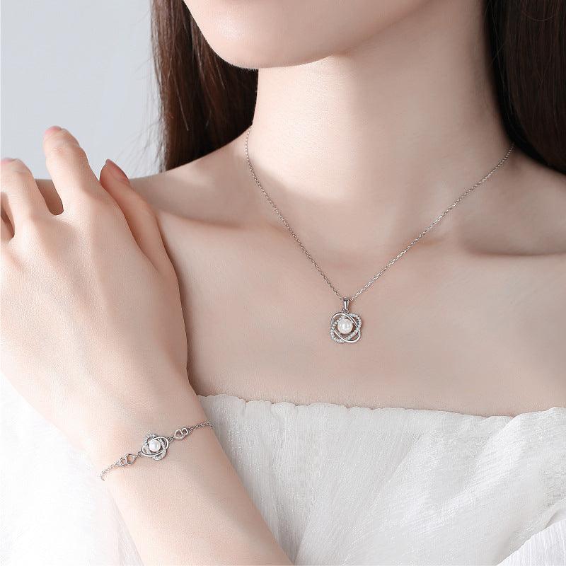 Fashion Four Leaf Clover Pearl Necklace Clavicle Chain Pendant Jewelry - BrandBoxs